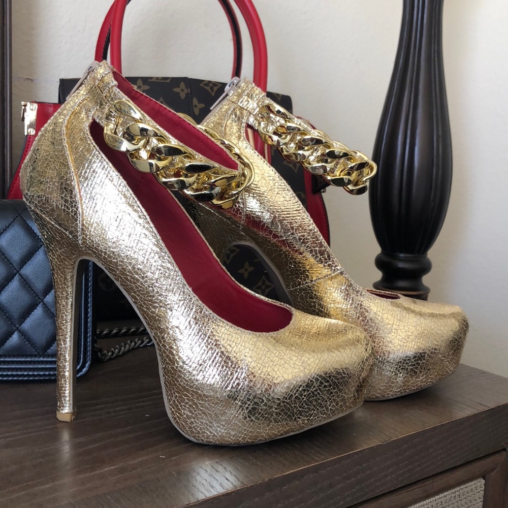 Gold heels!!